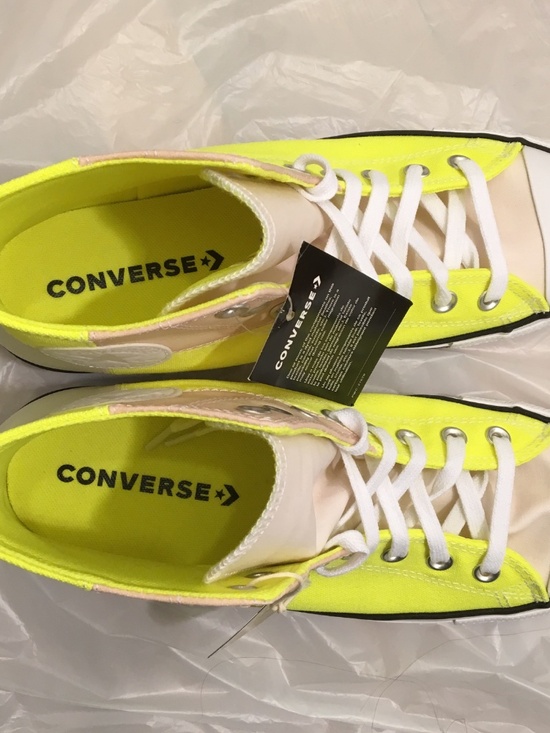 NWT Converse CTAS UV Color Change Hi Top